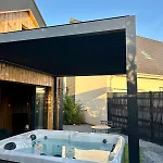 Cosy Lodgy Chalet