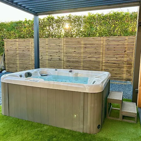 Cosy Lodgy בקתה *